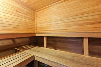 2 Saunas